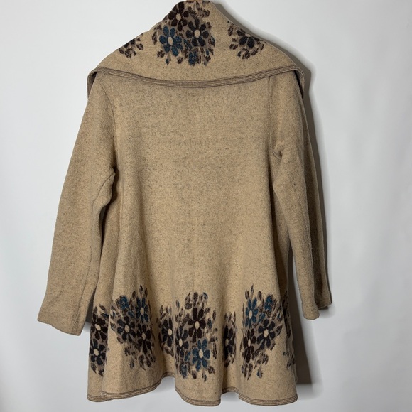 Coco and Carmen Vintage Floral Patterned Open Front Cardigan. OS. - Picture 2 of 5